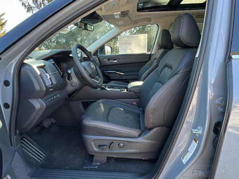 New 2026 Nissan Pathfinder Platinum image 7