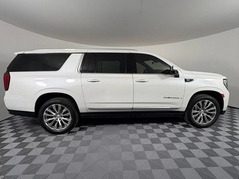 Used 2021 GMC Yukon XL Denali w/ Denali Premium Package AWD/4WD image 7