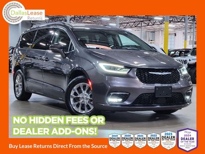 Used 2022 Chrysler Pacifica Touring-L w/ Uconnect Theater Family Group