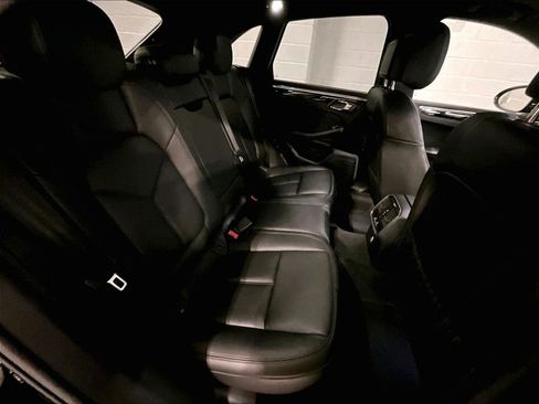 Used 2025 Porsche Macan image 21