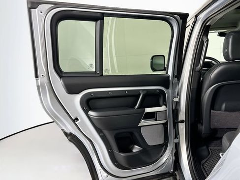 Used 2024 Land Rover Defender 130 S image 23