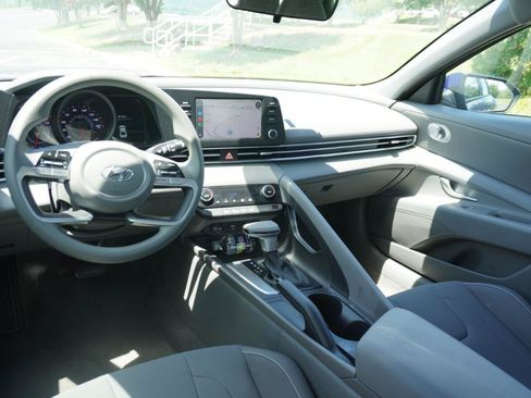 Used 2023 Hyundai Elantra SEL FWD image 19
