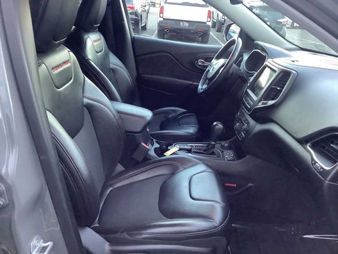 Used 2019 Jeep Cherokee Trailhawk w/ Comfort/Convenience Group AWD/4WD image 15