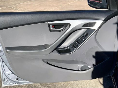 Used 2016 Hyundai Elantra SE image 21