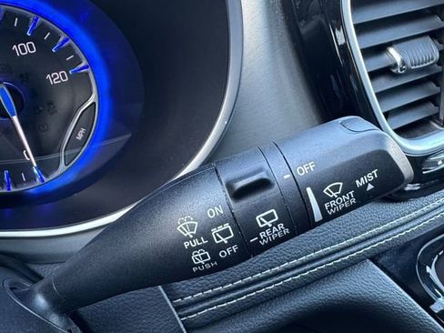 Used 2023 Chrysler Pacifica Limited w/ Uconnect Theater Family Group image 12