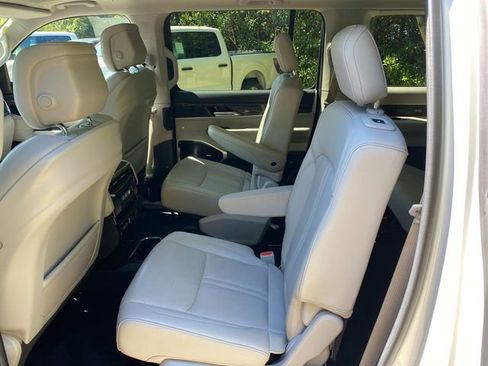 Used 2022 Jeep Wagoneer Series III w/ Premium Group I AWD/4WD image 9