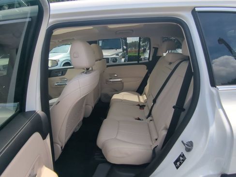 Used 2021 Mercedes-Benz GLB 250 w/ Premium Package image 5