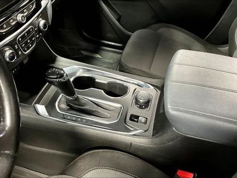 Used 2020 Chevrolet Traverse LT w/ Driver Confidence II Package image 18