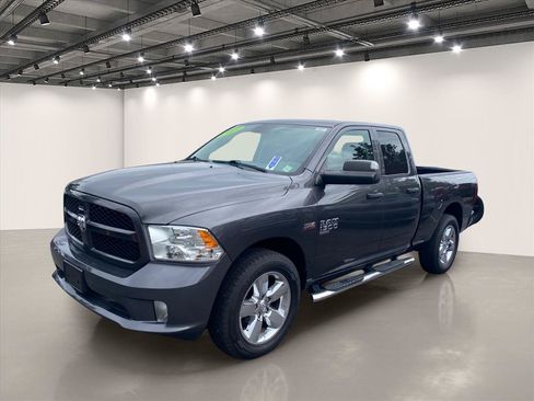 Used 2019 RAM 1500 Express w/ Express Value Package AWD/4WD image 3