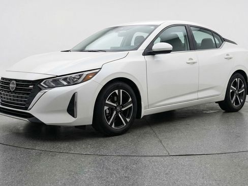 Used 2025 Nissan Sentra SV image 3