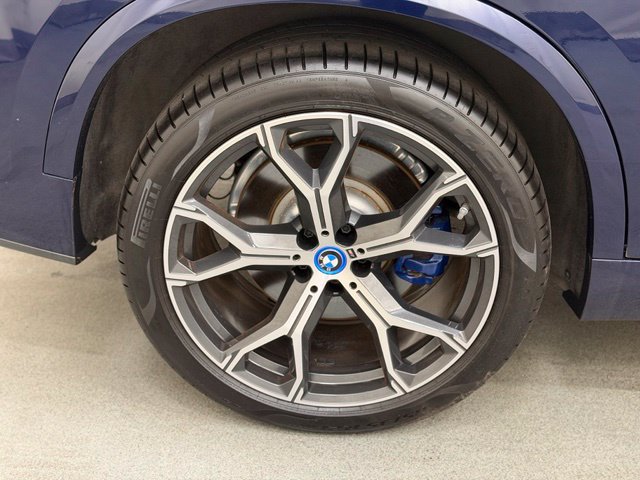 Used 2025 BMW X5 xDrive50e AWD/4WD image 32