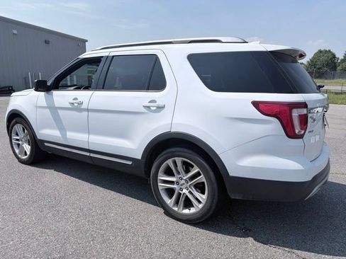 Used 2017 Ford Explorer XLT w/ Equipment Group 202A FWD image 4
