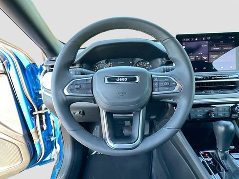 Used 2024 Jeep Compass Limited image 11