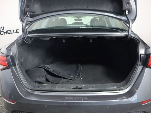 Used 2022 Nissan Sentra SR w/ SR Premium Package FWD image 22