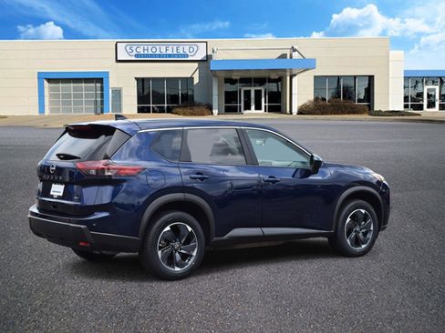 Used 2025 Nissan Rogue SV AWD/4WD image 3