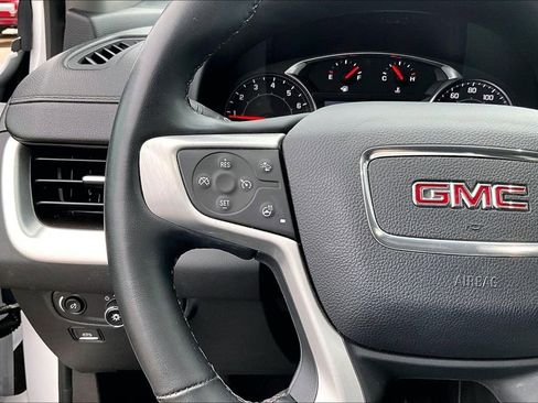 Used 2024 GMC Terrain SLT AWD/4WD image 17