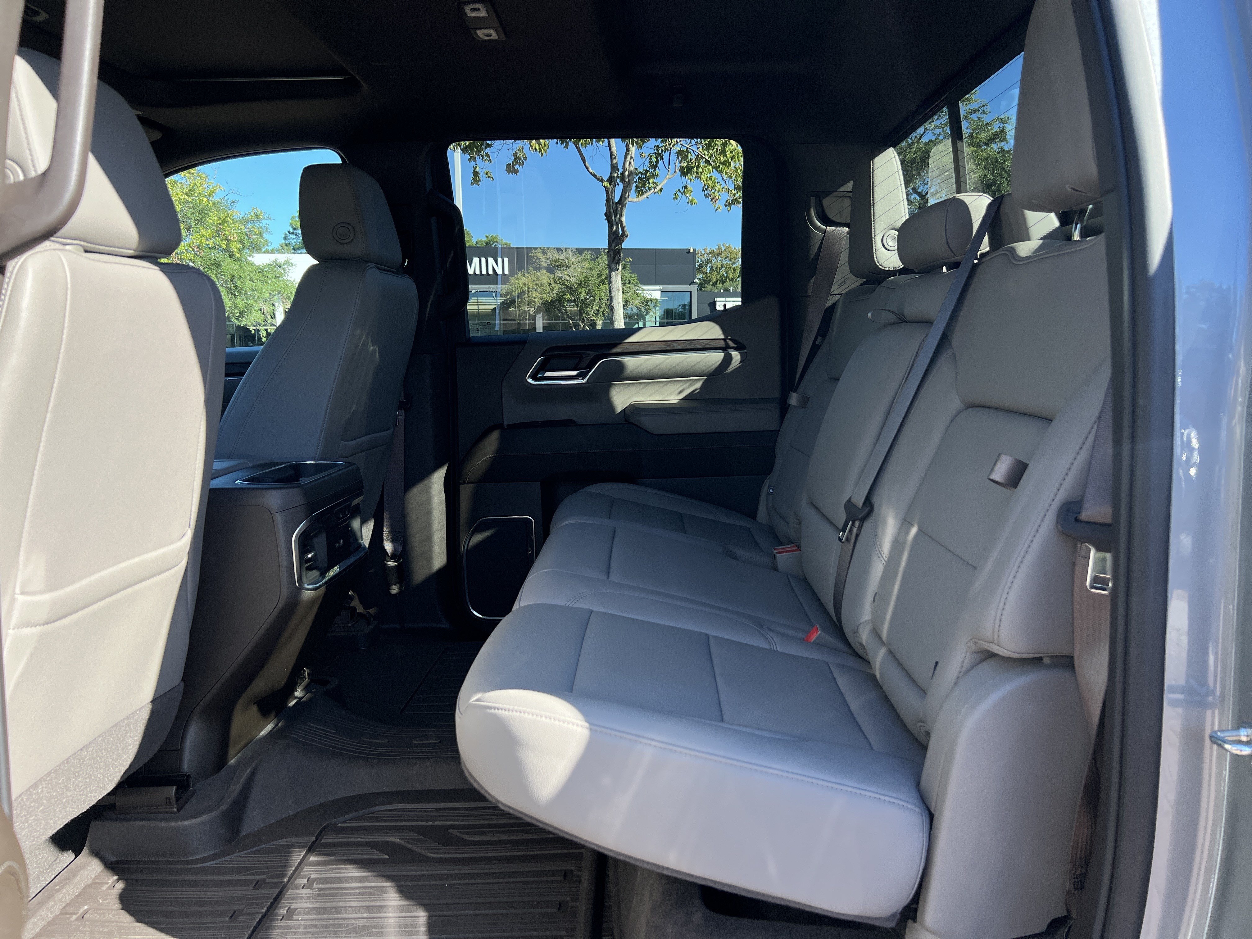 Used 2024 GMC Sierra 1500 SLT w/ SLT Premium Plus Package AWD/4WD image 31
