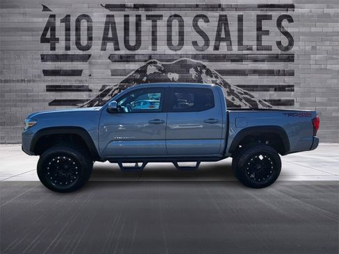 Used 2018 Toyota Tacoma TRD Off-Road w/ Technology Package AWD/4WD image 7