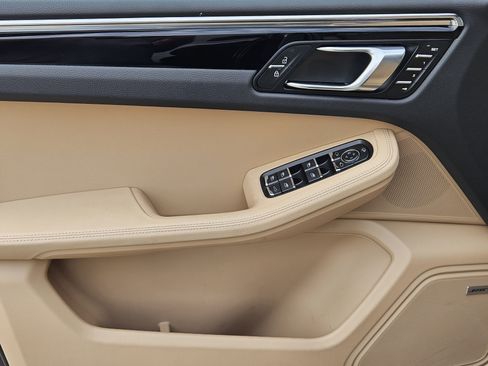 Certified 2026 Porsche Macan AWD/4WD image 22