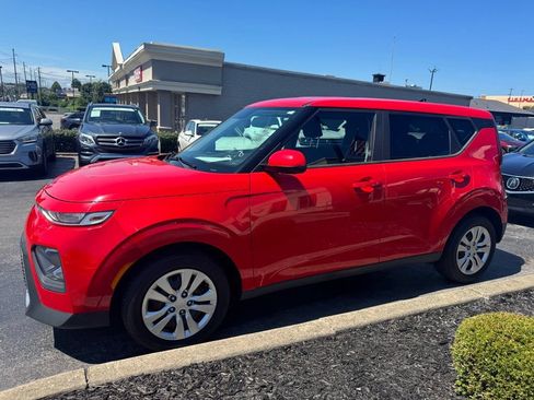 Used 2020 Kia Soul LX FWD image 2