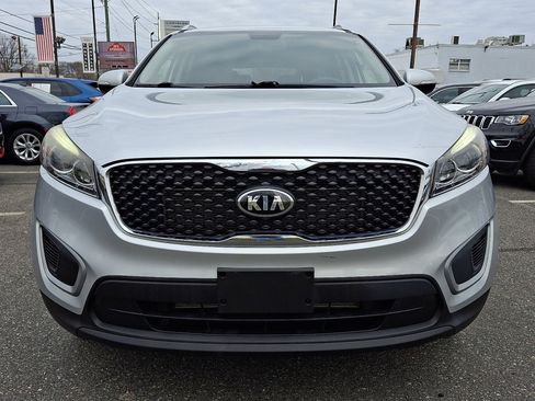 Used 2018 Kia Sorento LX image 8