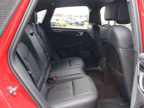 Used 2022 Porsche Macan AWD/4WD image 30