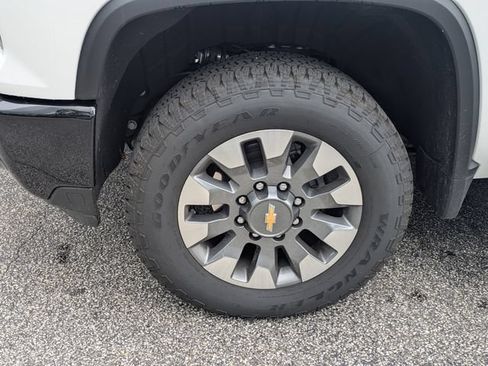 Used 2025 Chevrolet Silverado 2500 Custom w/ Custom Convenience Package AWD/4WD image 11