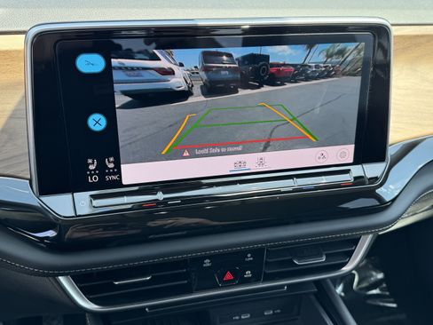 Certified 2025 Volkswagen Atlas SE FWD image 26