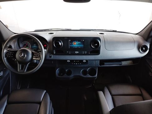 Used 2024 Mercedes-Benz Sprinter 2500 image 34
