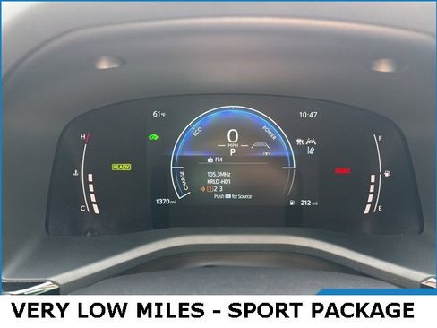 Used 2025 Toyota Camry SE w/ Convenience Package image 6