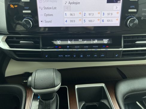 Used 2023 Toyota Sienna XLE image 20