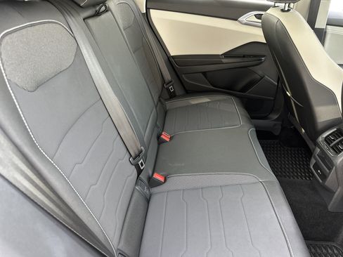 Used 2025 Volkswagen Taos SE w/ Panoramic Sunroof Package AWD/4WD image 14