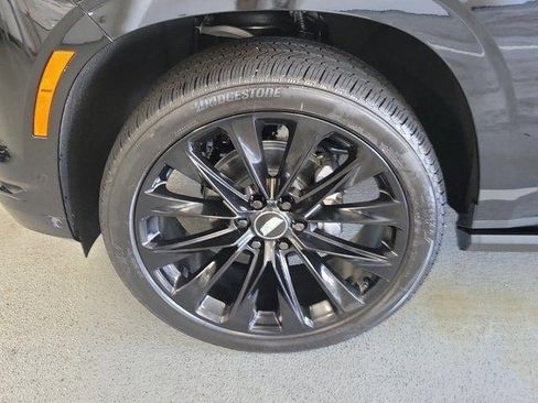 Used 2026 Cadillac Escalade Platinum Sport w/ LPO, ONYX Package image 4