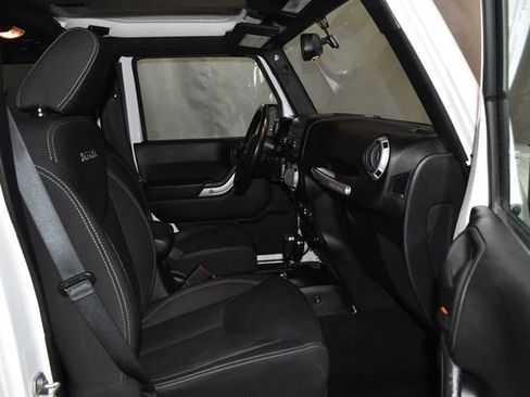 Used 2017 Jeep Wrangler Unlimited Sahara w/ Max Tow Package image 26