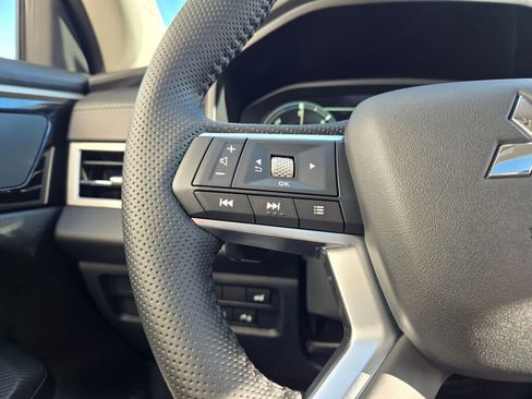 New 2025 Mitsubishi Outlander SE image 28