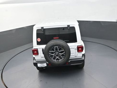 New 2026 Jeep Wrangler Unlimited Sahara AWD/4WD image 16