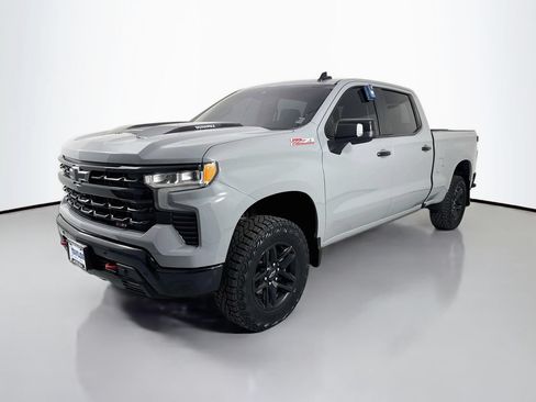 Used 2024 Chevrolet Silverado 1500 LT Trail Boss w/ LT Trail Boss Premium Package AWD/4WD image 3