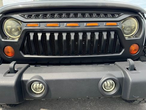 Used 2013 Jeep Wrangler Unlimited Sahara w/ Connectivity Group image 17