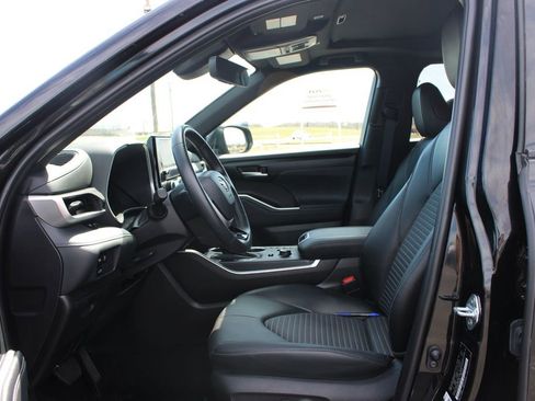 Used 2025 Toyota Highlander XSE image 17
