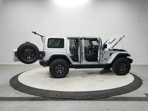 Used 2024 Jeep Wrangler Unlimited Rubicon AWD/4WD image 16