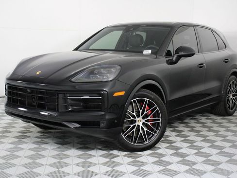 Certified 2025 Porsche Cayenne S AWD/4WD image 35