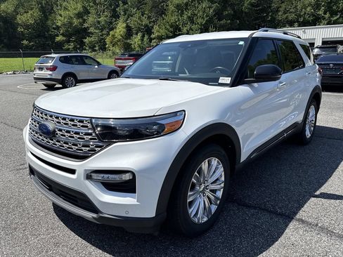 Used 2021 Ford Explorer Limited w/ Equipment Group 301A AWD/4WD image 3