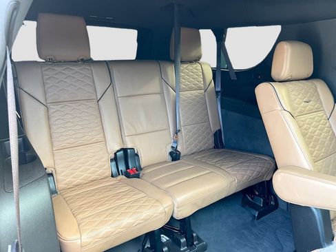 Used 2024 Cadillac Escalade ESV Sport w/ LPO, ONYX Package AWD/4WD image 34