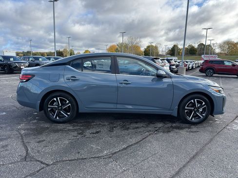 New 2025 Nissan Sentra SV image 4