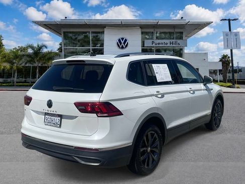 Certified 2023 Volkswagen Tiguan SE w/ Panoramic Sunroof Package FWD image 4