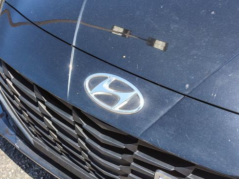 Used 2023 Hyundai Elantra SE FWD image 14