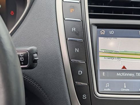 Used 2020 Lincoln Nautilus Reserve image 17