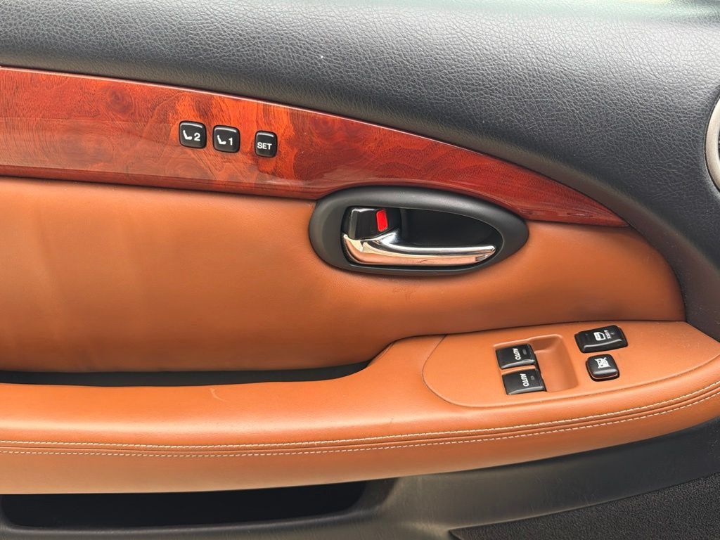 Used 2005 Lexus SC 430 Convertible w/ Preferred Accessory Pkg RWD image 12