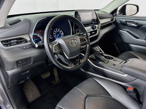 Used 2021 Toyota Highlander XLE AWD/4WD image 9