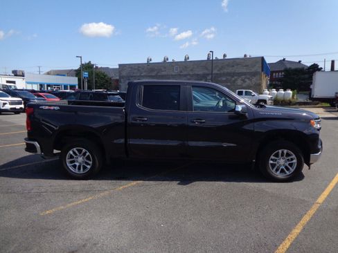 Used 2023 Chevrolet Silverado 1500 LT AWD/4WD image 4